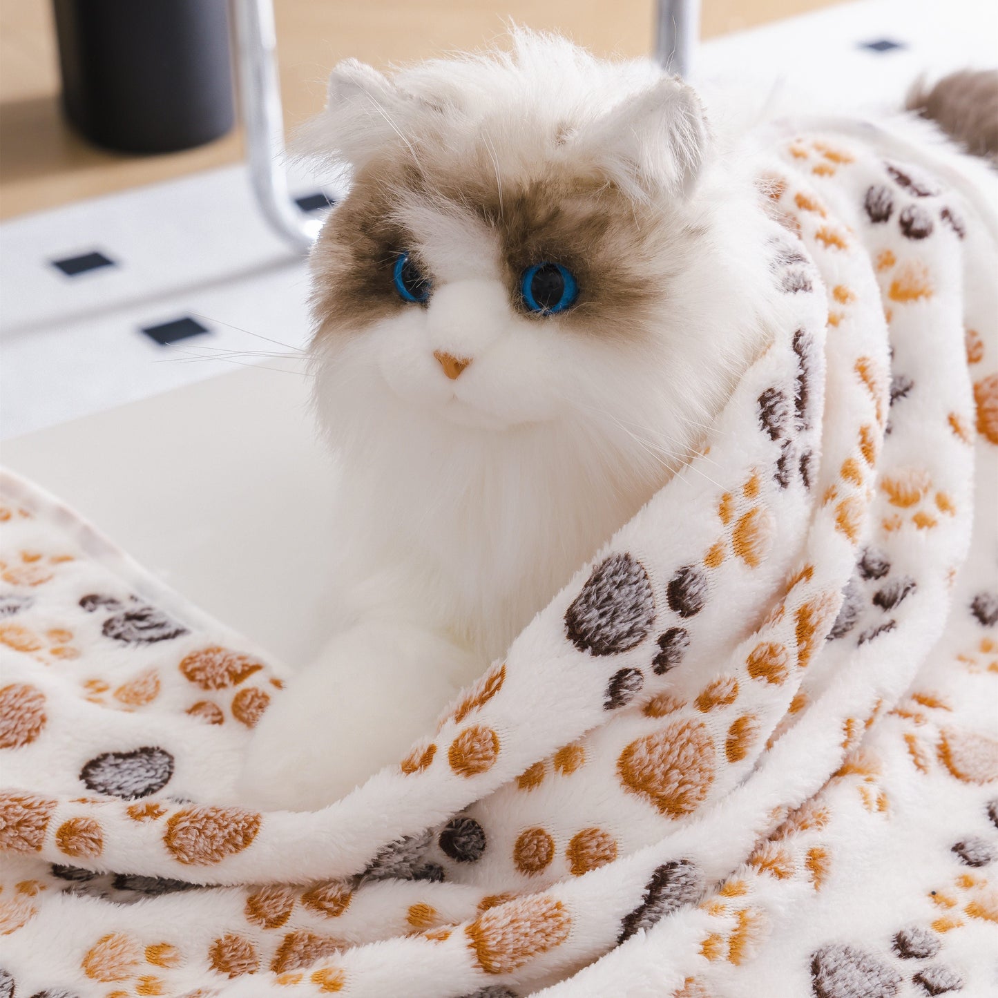 Cozy Paw Print Pet Blanket - Luxurious Fluffy Coral Fleece, Ultra-Soft Thermal Dog Bed Mat for Indoor Nesting, Couch & Kennel - Ideal Pet Supplies with Adorable Design