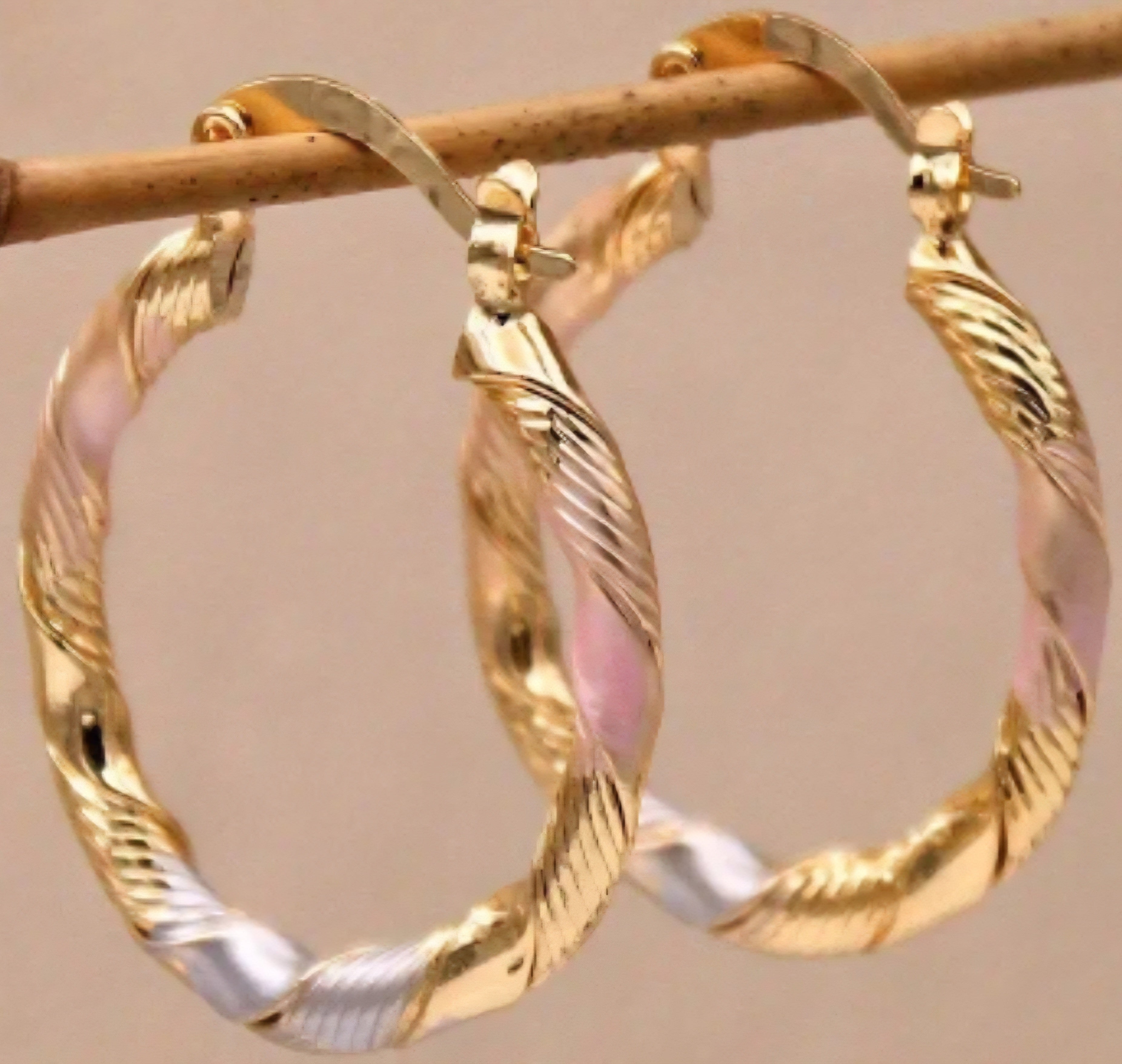 Tendance : Boucles d'oreilles créoles dorées vintage pour femmes